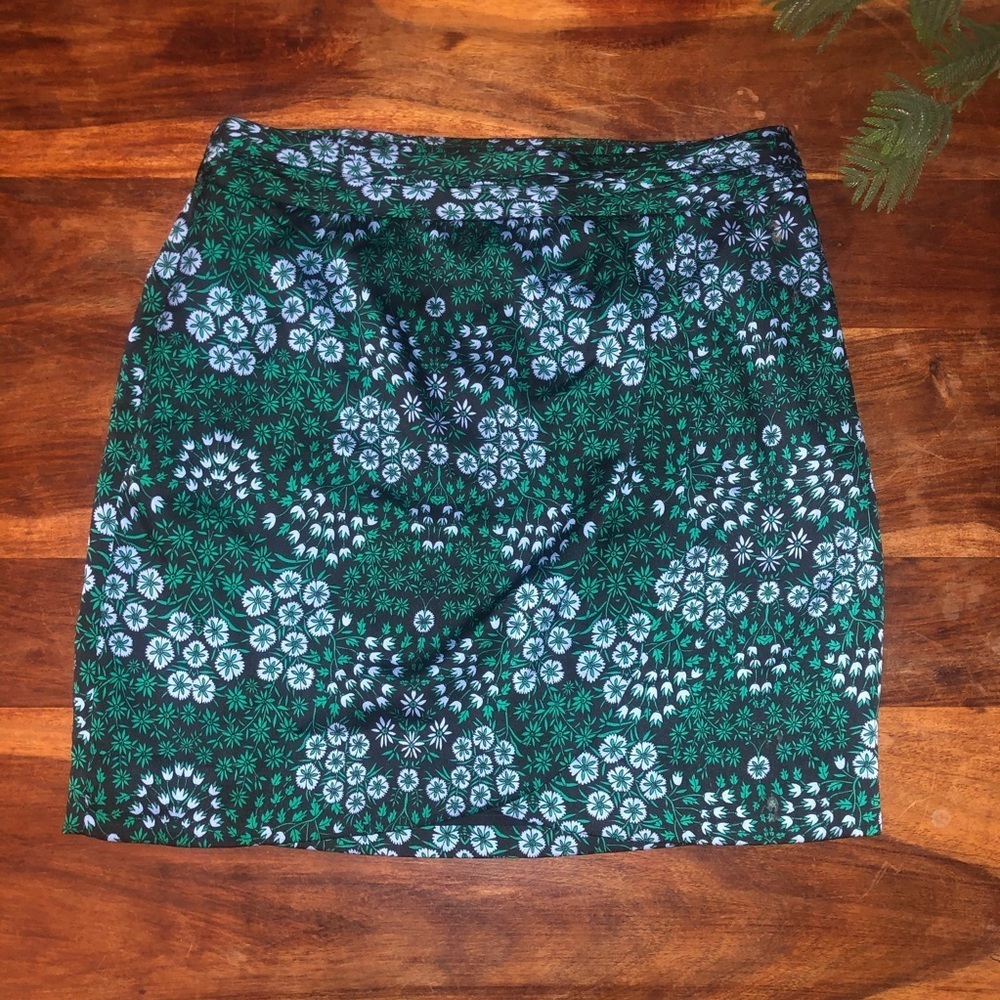 NWT- Banana Republic Wrap skirt size 6
